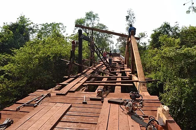 Ponte do Taquarussu começa a ser consertada após 16 dias de interdição