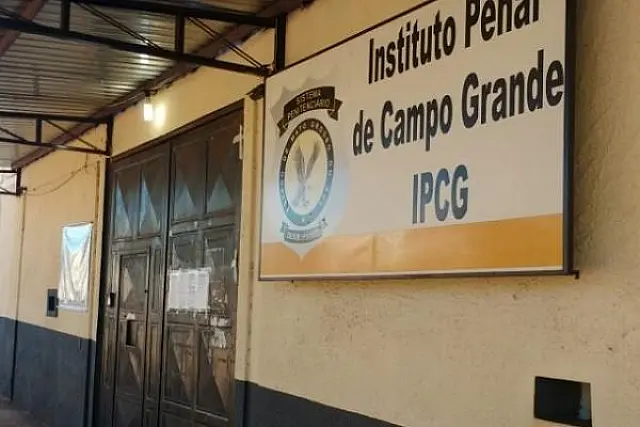 Detento perde um olho após ser agredido pelo colega de cela por causa de R$ 10