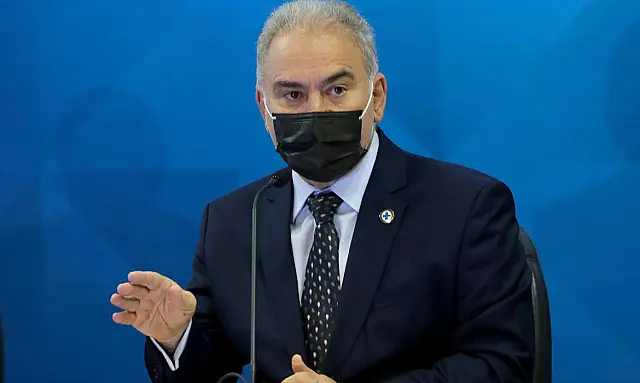 Saúde vai abolir intervalo para vacinação contra Covid-19 e gripe