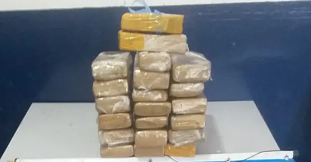 PM apreende adolescente com quase 20 kg de maconha durante abordagem em ônibus