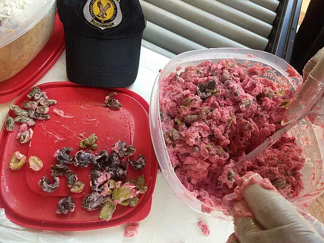 Mulher tentava entrar em presídio com maconha dentro de azeitonas em maionese