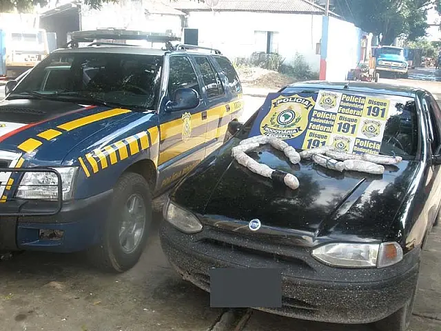 PRF de Anastácio apreende veículo com 5,3 quilos de cocaína