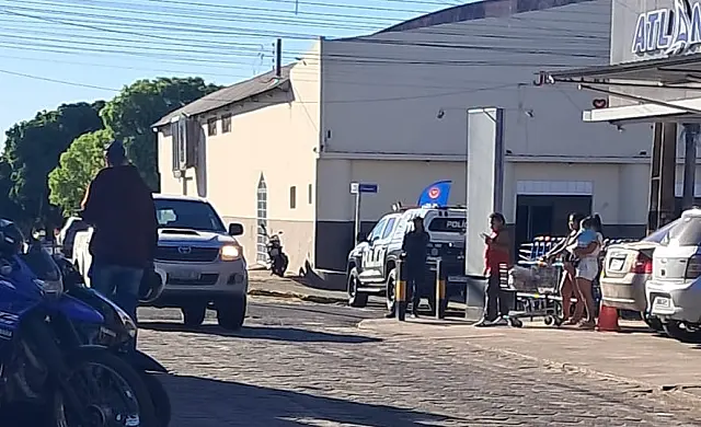 Manutenção na rede elétrica interdita trecho de avenida em Anastácio