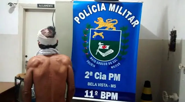 Homem é preso depois de tentar matar esposa e enteados a facadas