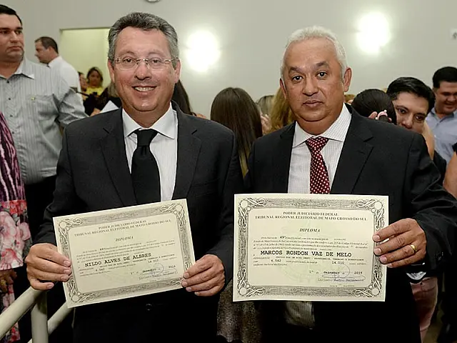 Prefeito eleito Nildo Alves de Albres é diplomado ao lado de vice e de vereadores