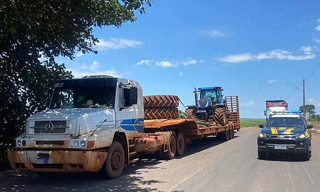 Carreta adulterada é apreendida pela PRF na BR-267