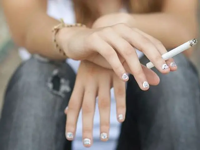 Publicidade de cigarro aumenta chances de adolescente começar a fumar, confirma estudo