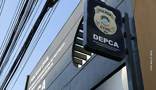 Babá dá tapa no rosto criança que cai e bate a cabeça na Capital