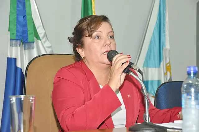 Luzia Cunha é primeira mulher a presidir legislativo aquidauanense