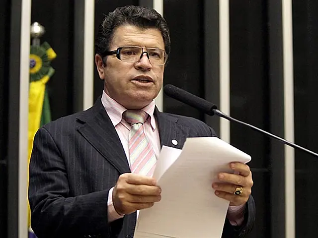 'O PT irá enterrar a Caixa e Banco do Brasil ainda este ano', denuncia deputado
