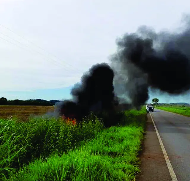Família escapa ilesa de veículo incendiado entre Bodoquena e Bonito