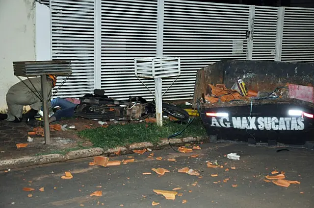 Acidente no Centro de Chapadão do Sul deixa dois jovens mortos de dois gravemente feridos
