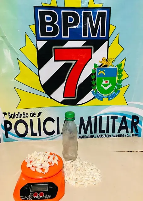 PM apreende 113 trouxinhas de pasta base de cocaína em Aquidauana