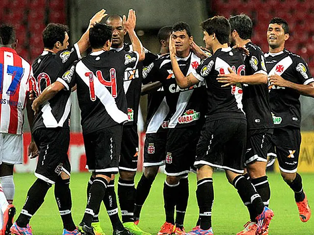 Vasco fura a muralha Júlio César, bate o Náutico e, enfim, volta ao G-4