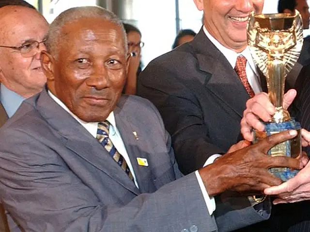 Morre Djalma Santos, um dos maiores laterais da história do Brasil