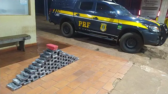 PRF apreende 77kg de cocaína em falso ônibus de viagem