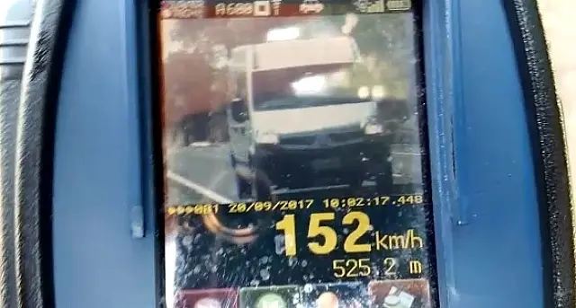 Van é flagrada trafegando a 152Km/h por radar da PRF em Anastácio