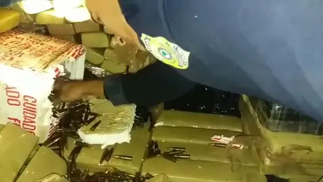 Motorista é flagrado com drogas e munições com destino ao Rio de Janeiro
