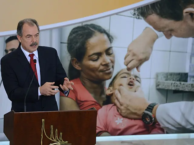 Aluno de medicina terá de trabalhar dois anos no SUS para receber diploma
