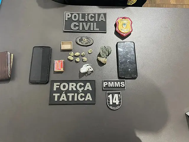 Casal preso por tráfico de drogas traficava na frente do filho