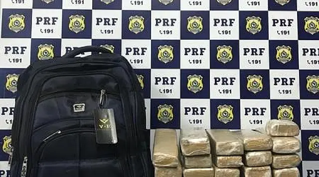 Adolescente é apreendido com 8kg de maconha em mochila