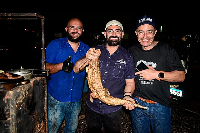 Praça da alimentação teve de tudo até carne de jacaré, avestruz e pato