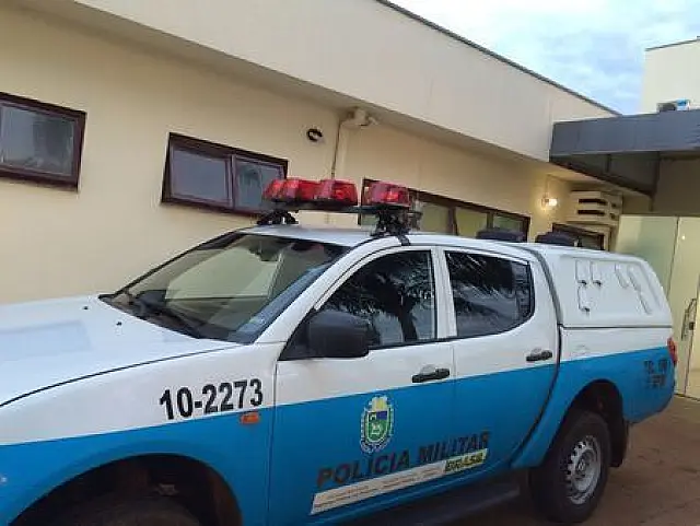 Mulher é esfaqueada pela vizinha após surto
