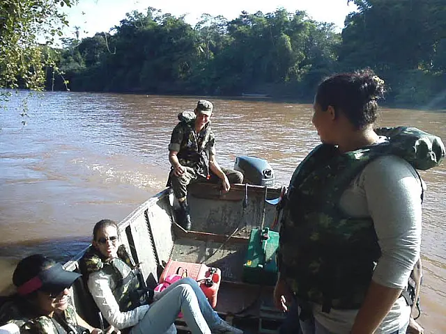 Acadêmicos da UFMS participam de atividade de limpeza no Rio Aquidauana