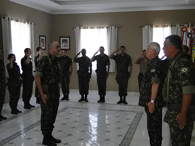 9º BE Cmb recebe visita do general Brandão