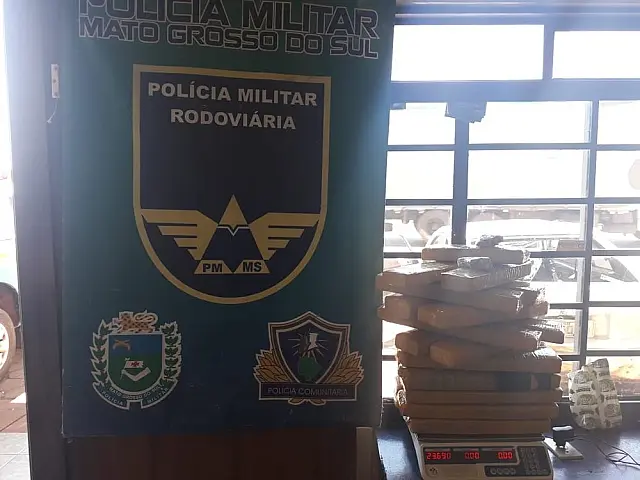 Adolescente de carona em caminhão é flagrada com maconha que levaria para o MT