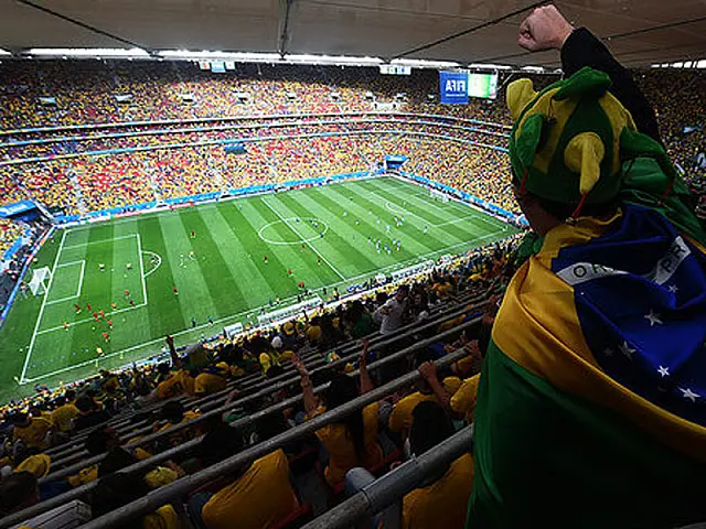 Estádios brasileiros da Copa custaram 50% a mais, diz TCU