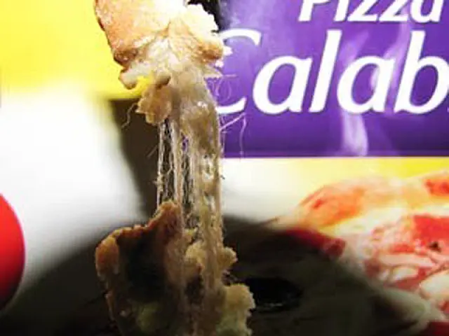 Casal encontra barbante em massa de pizza
