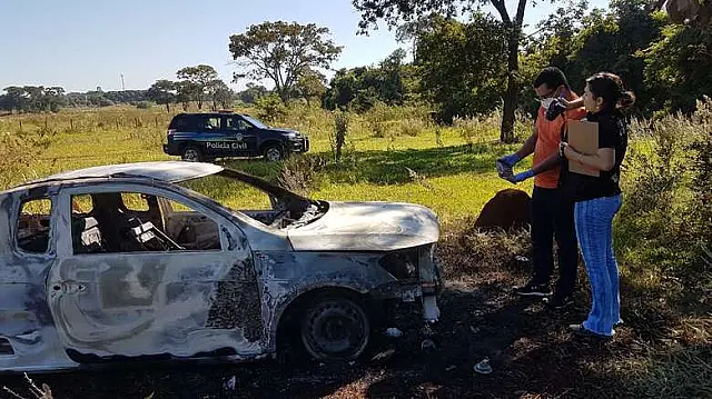 Carro de idoso assassinado a facadas foi encontrado incendiado em estrada vicinal