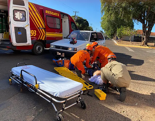 Motociclista fica ferido em acidente entre carro e moto em Aquidauana