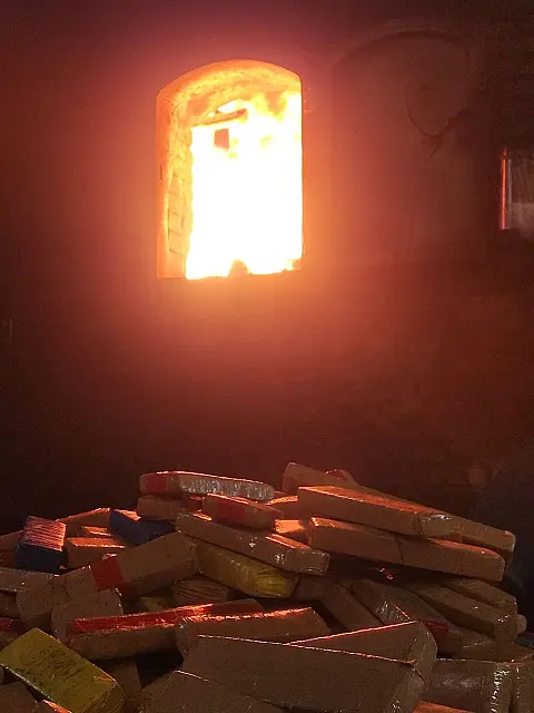 PF incinera mais de 8 toneladas de drogas