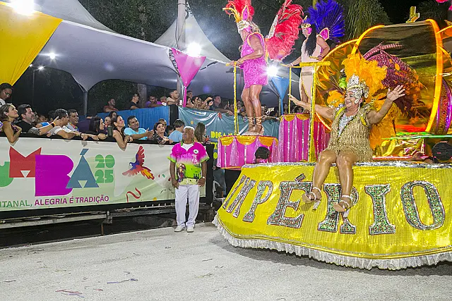 Carnaval de Corumbá: Escolas de Samba desfilam nesta terça-feira sem julgamento oficial