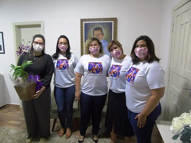 Semana começa com homenagem do Dia da Mulher para prefeita Rhaiza Matos