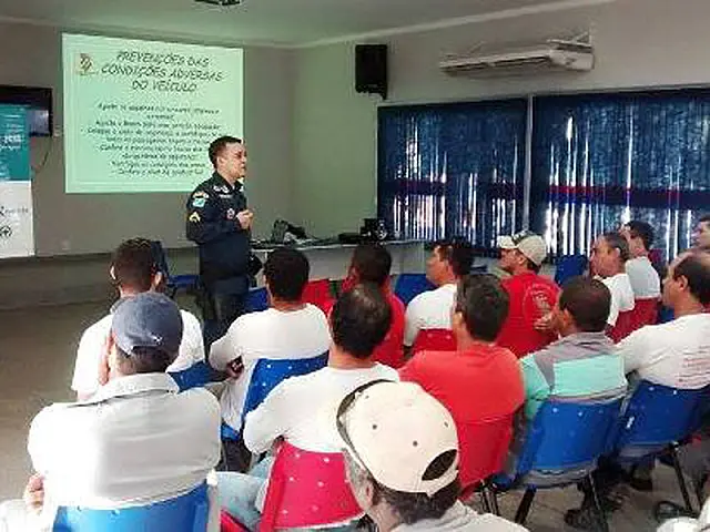 7º BPM realiza palestra de prevenção a acidentes de trânsito