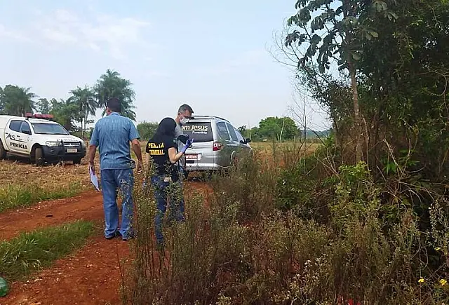 Polícia investiga assassinato de homem encontrado em valeta