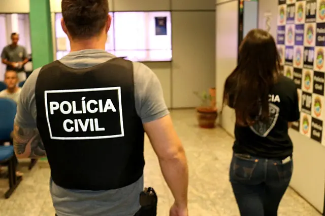Homem é preso por estuprar jovem e extorqui-la para não divulgar imagens