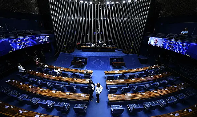 Comissão do Senado dá andamento a projeto de que cria teto a dívida da União