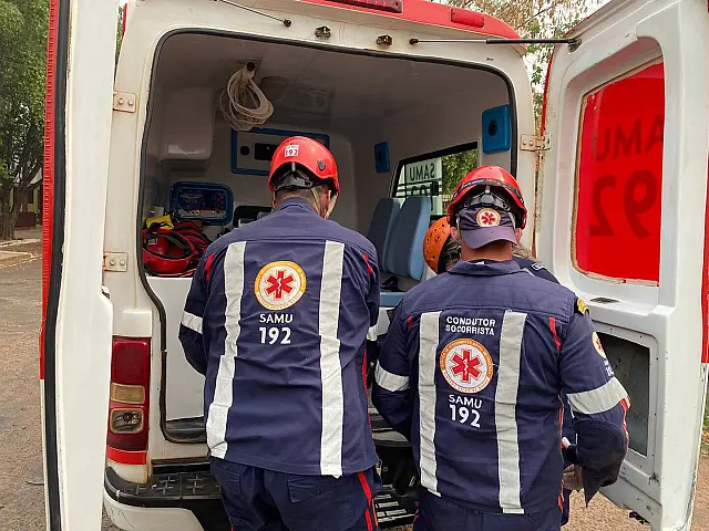 Motociclista de 24 anos fica ferida após colisão com carro em Aquidauana