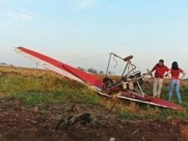 Vídeo mostra queda de asa delta motorizada com blogueira em Bonito