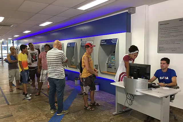 Bancos funcionam hoje e fecham nos dias 31 e dia primeiro