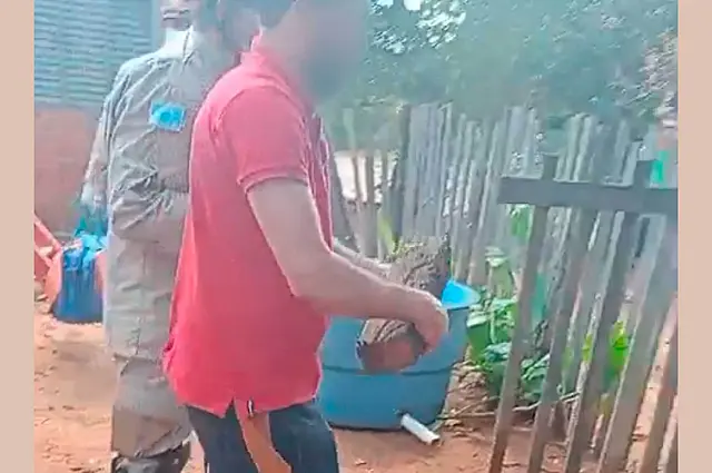 Durante reparos, homem acerta punho com prego em Anastácio
