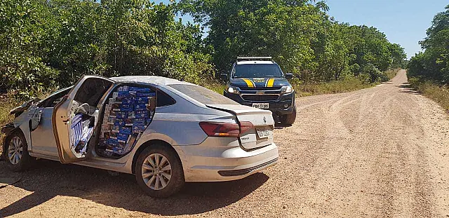 Cigarreiro que capotou veículo lotado teve politraumatismo, diz PRF