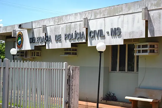 Rapaz entra em residência e furta cadela no Serraria