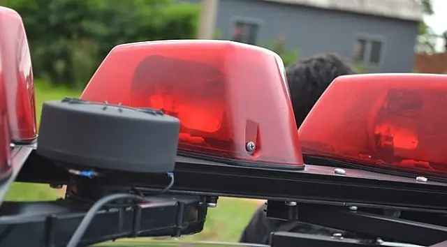 Homem furta bateria e sai de auto elétrica no Centro de Anastácio sem ser notado