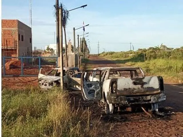 Camionetes são queimadas na rota do PCC e polícia de MS "fecha fronteira"