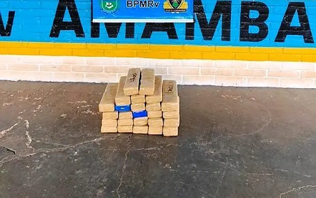 Menor é apreendido com mala recheada de maconha
